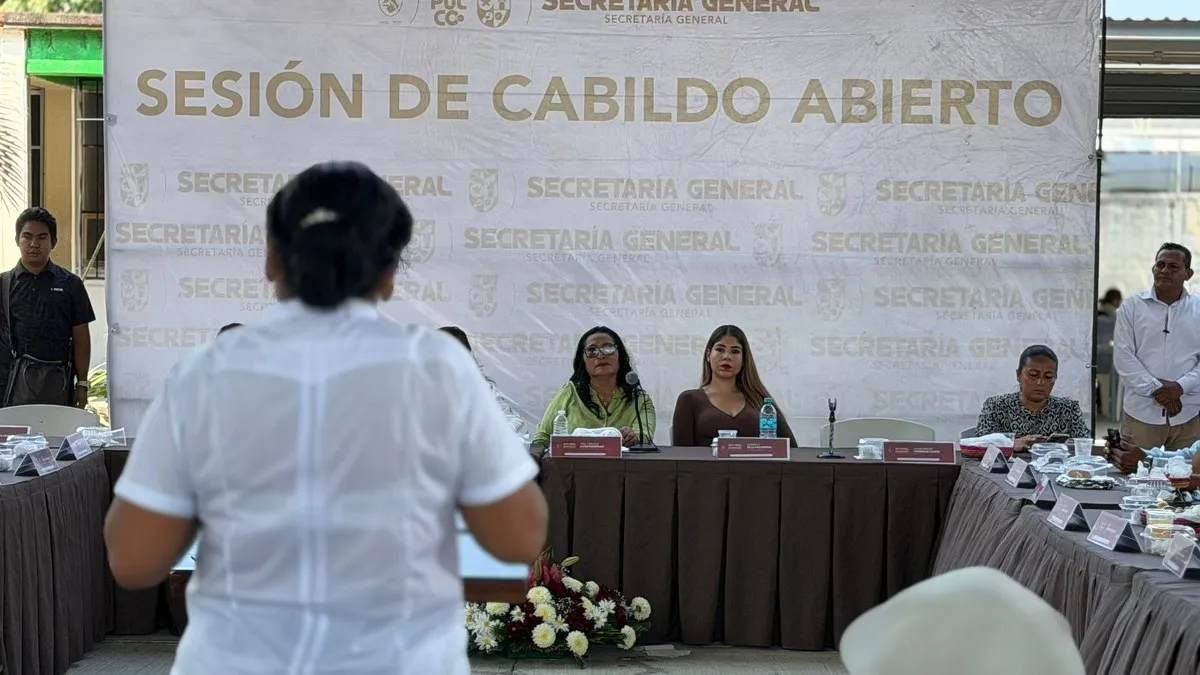 Abelina López escucha a ciudadanos en sesión de Cabildo Abierto de Acapulco