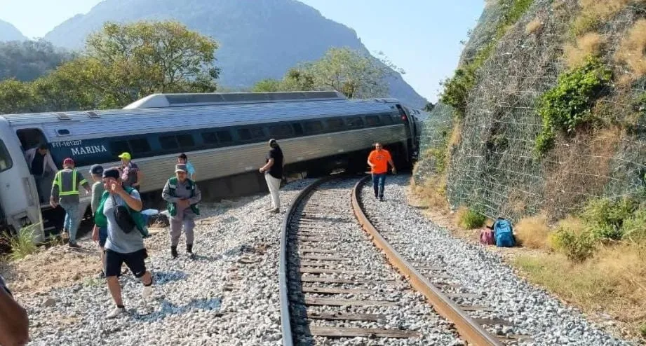 Descarrila Tren Interoceánico en Oaxaca; reportan 15 personas heridas