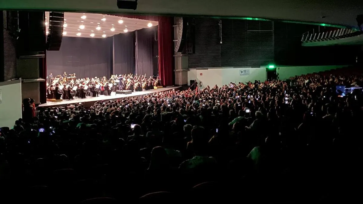 Más de mil 200 personas asisten al concierto navideño de la Filarmónica de Acapulco