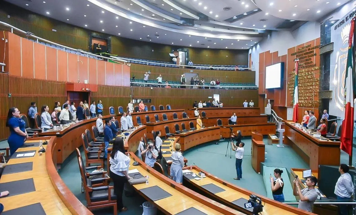 PRI abandona Congreso de Guerrero en protesta por minuto de silencio a Lucio Cabañas