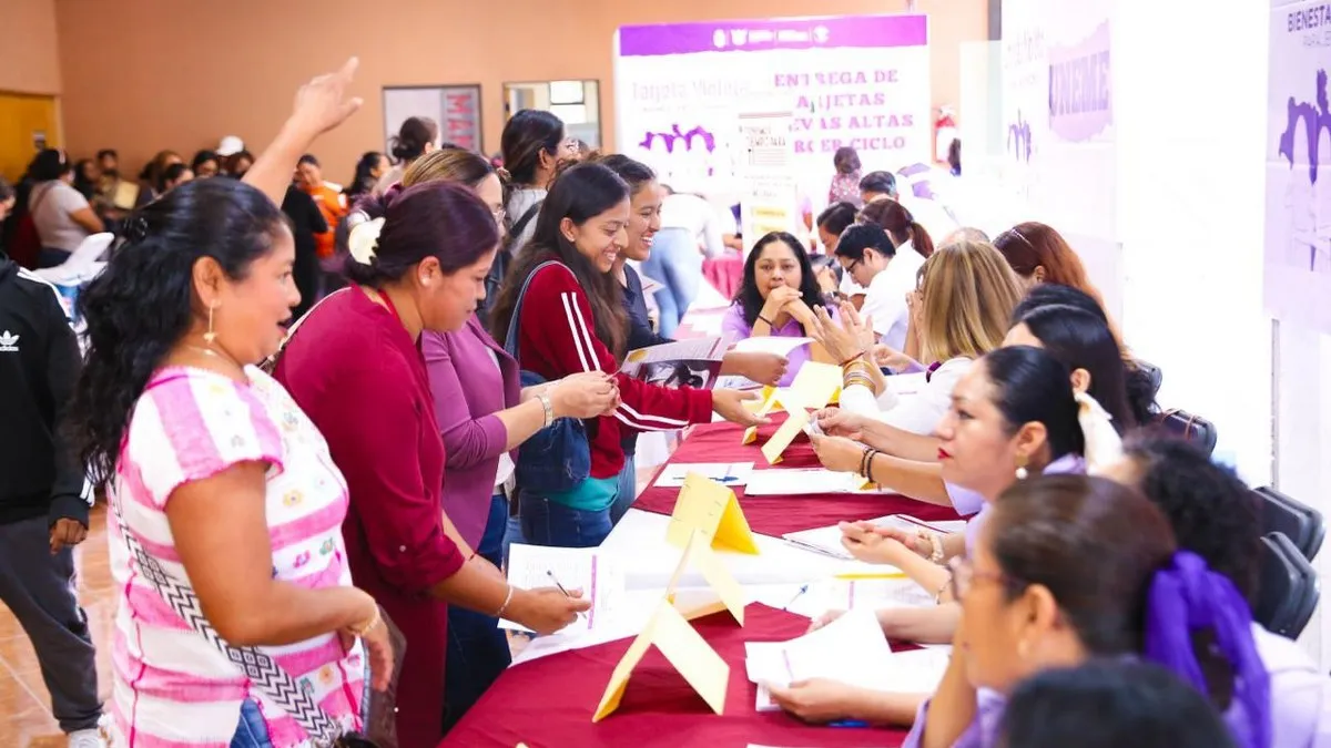 Más de dos mil mujeres en Guerrero reciben certificados del programa Tarjeta Violeta