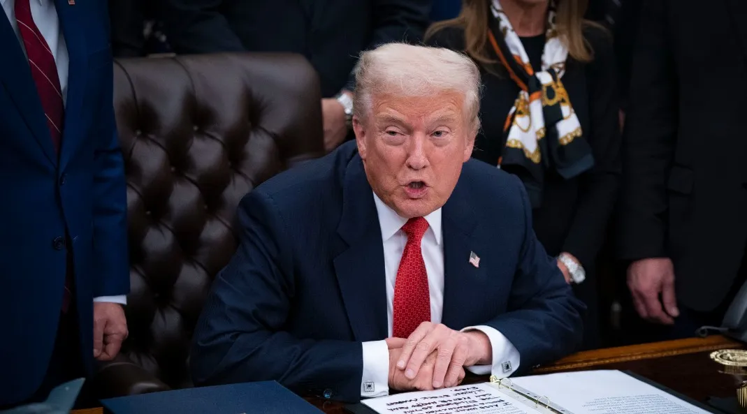 Tunden a Trump por burlarse del asesinato de Rob Reiner y su esposa