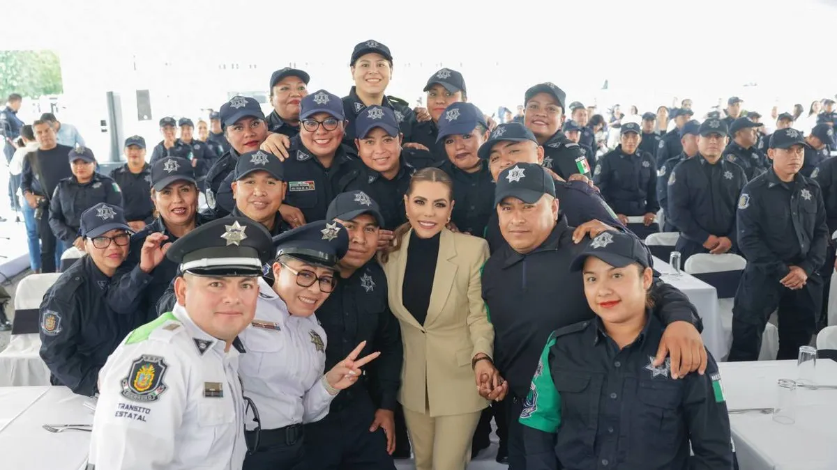 Con bonos y equipo, Evelyn Salgado refuerza respaldo a Policía de Guerrero