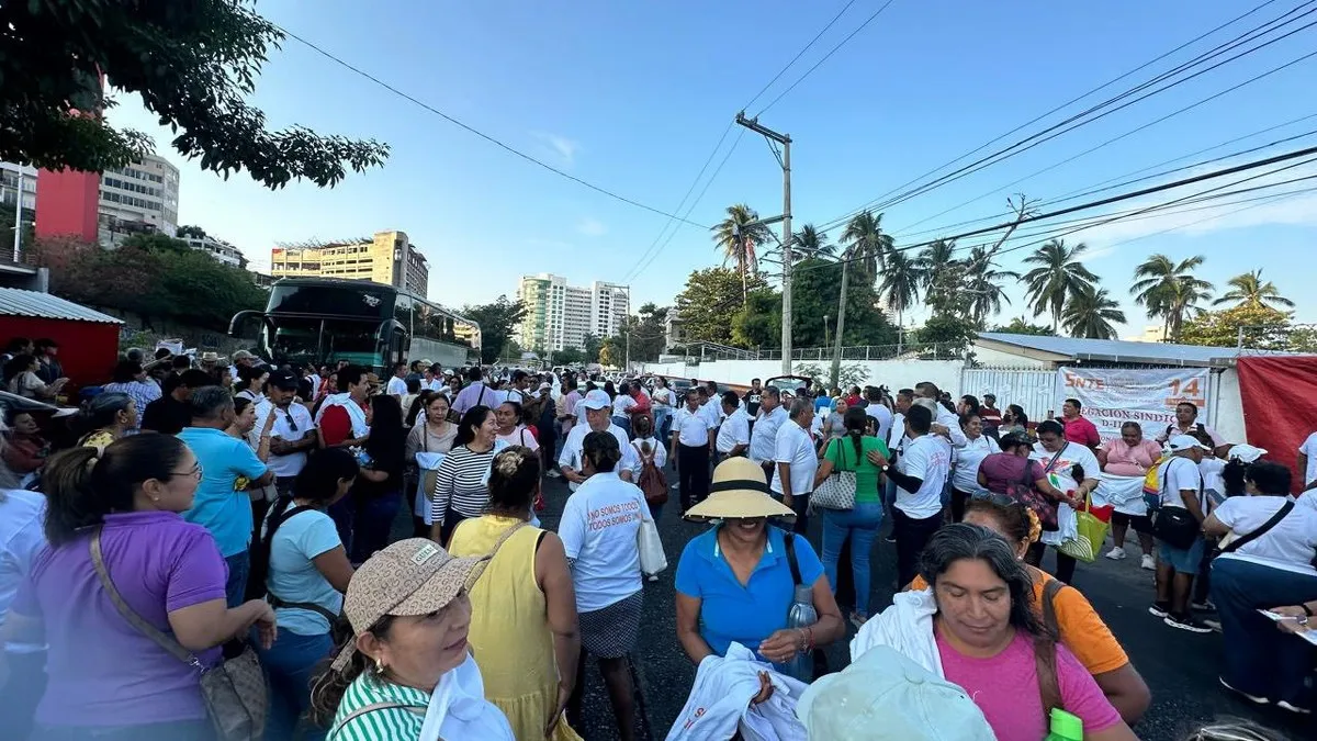 Inicia SEG pago a personal no FONE en medio de protestas del PAAE