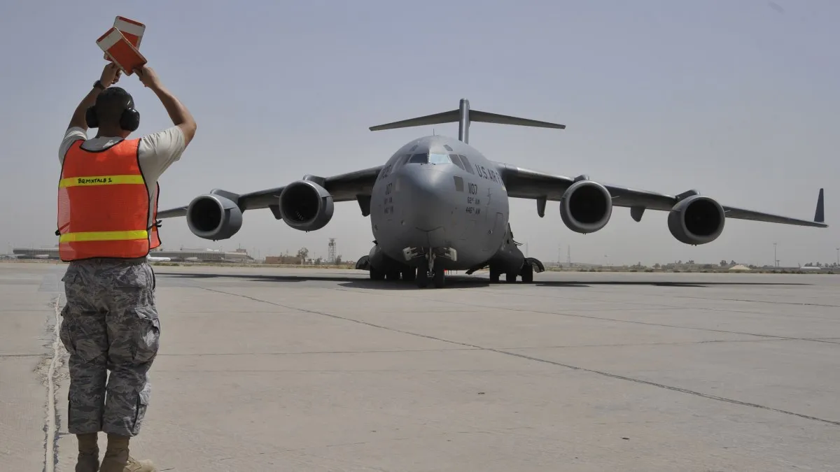 Estados Unidos alerta a aerolíneas por posibles acciones militares en cielos de México