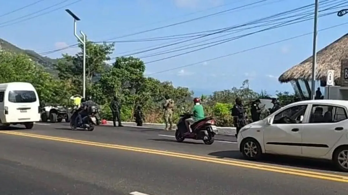 Detienen a dos tras persecución en Acapulco; cayeron a barranco