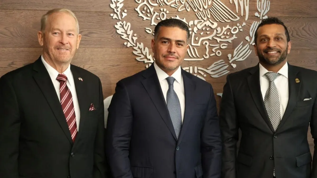 Jefe del FBI viene a México y regresa a EU con dos fugitivos de alto perfil