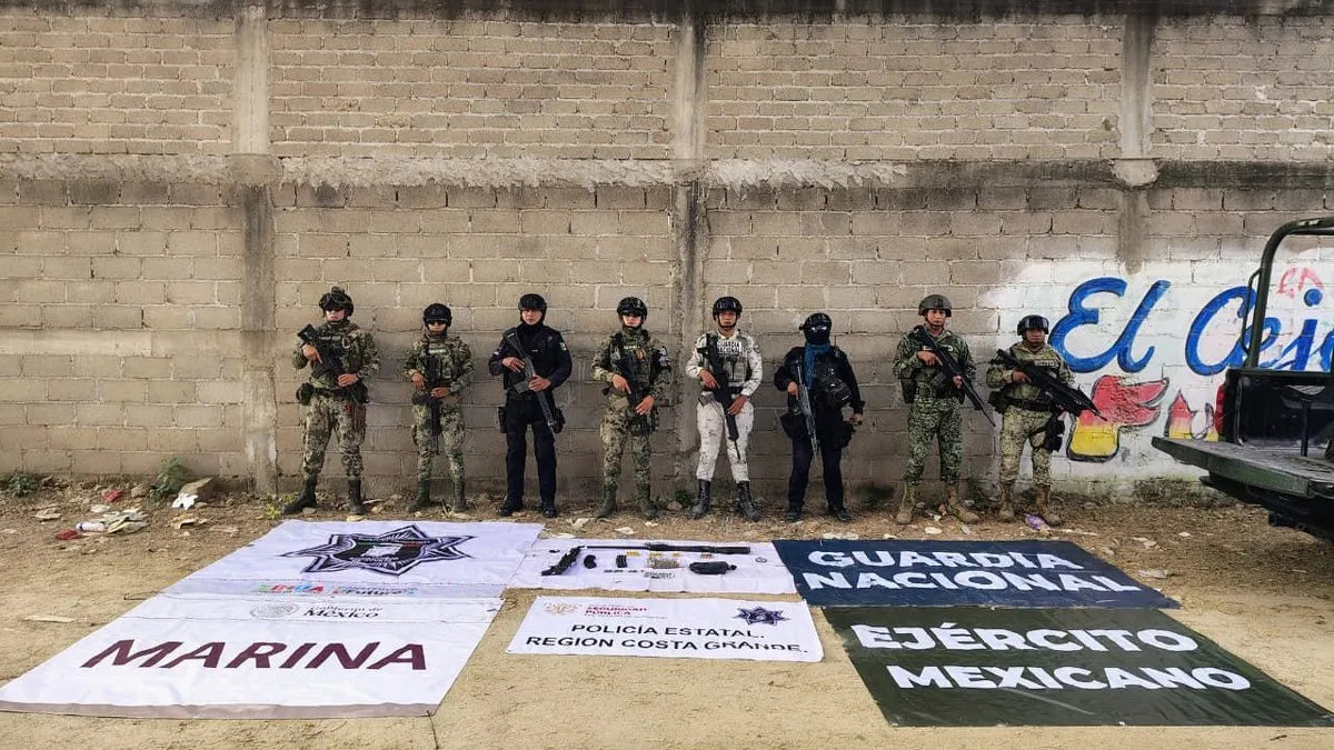 Decomisan armas y droga durante operativo de seguridad en Petatlán