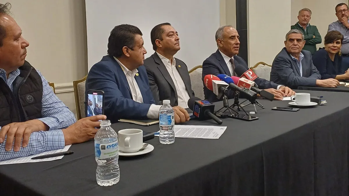 Denuncian extorsiones y cobros excesivos a transportistas en municipios de Nuevo León
