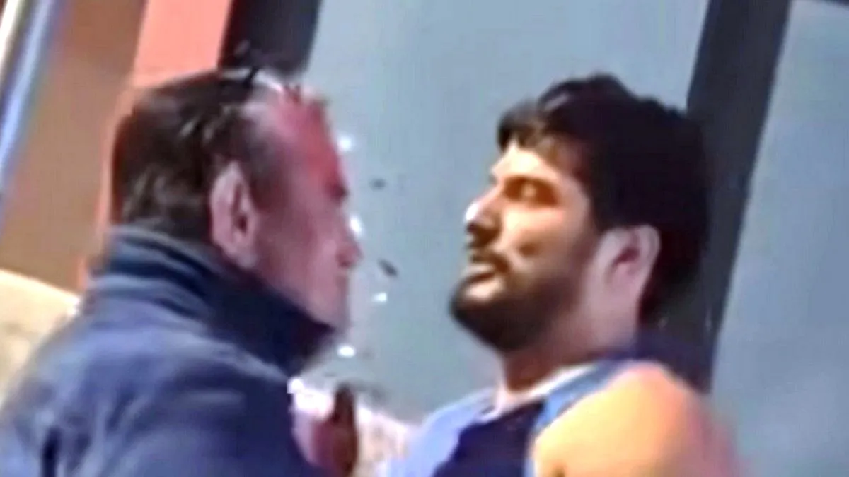 Hijo de alcaldesa de San Quintín manda al diablo consejo de Sheinbaum; agrede a activistas