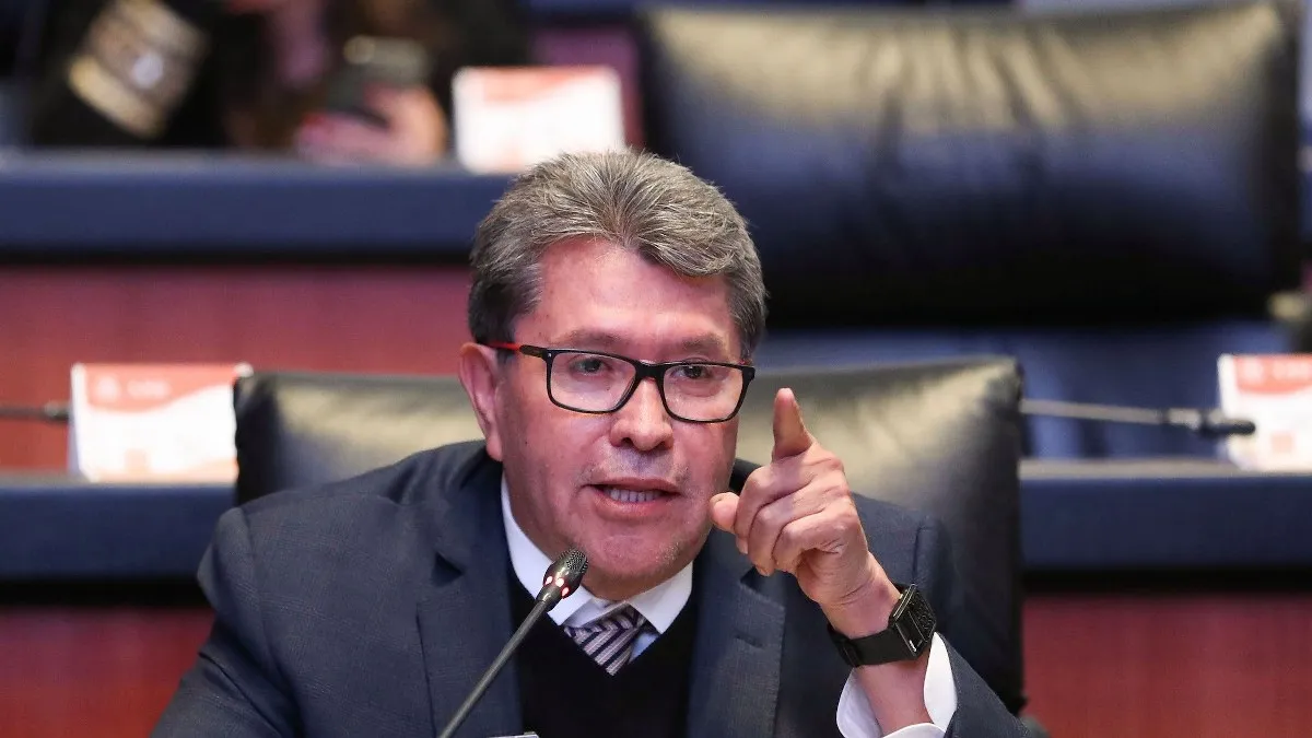 Monreal pide regular la IA y admite: “ya no es posible ignorarla”, afirma