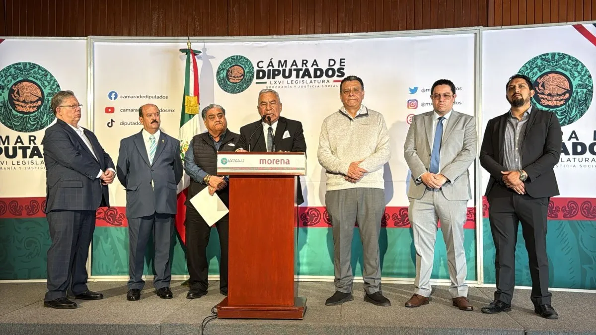 Diputado de Morena exige vigilancia contra transporte irregular en el AICM