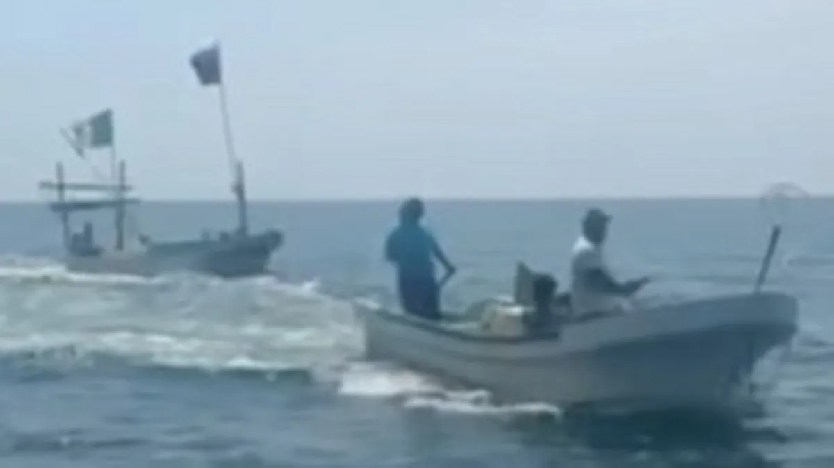 Rescatan a dos pescadores de Acapulco tras días a la deriva