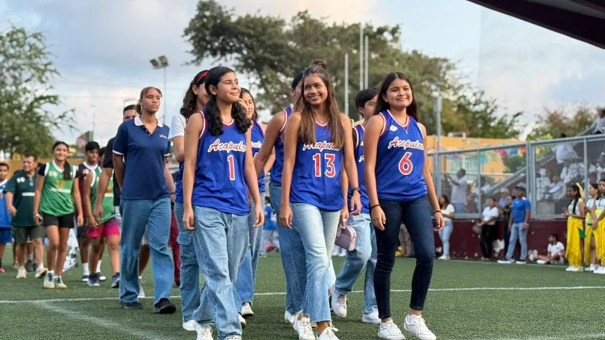 Gobierno de Acapulco entrega uniformes a más de 900 atletas rumbo a Olimpiada Nacional