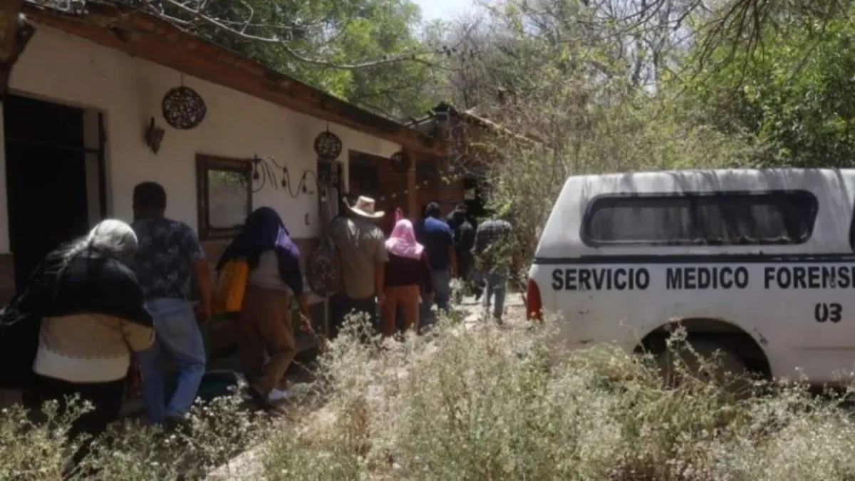 Padres de los 43 hacen recorrido en funeraria de Iguala.