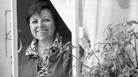 Claustro de Sor Juana festeja los 80 años de Elsa Cross