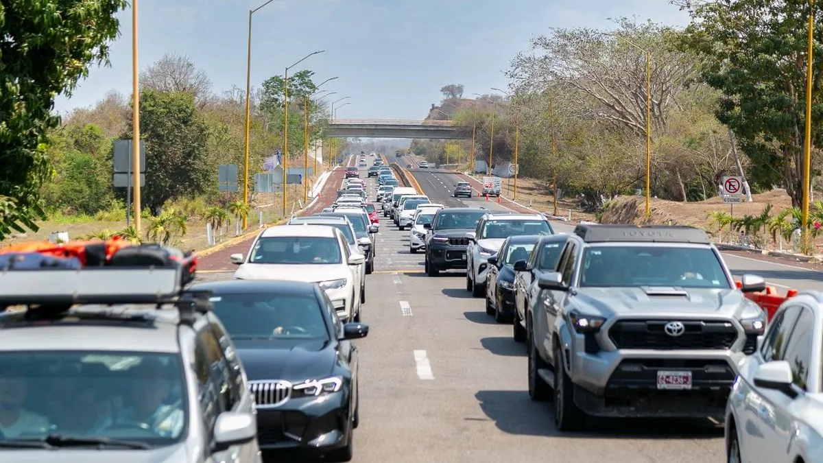 Guerrero se llena en Semana Santa: hoteles al 72.5% y tráfico en la Autopista del Sol