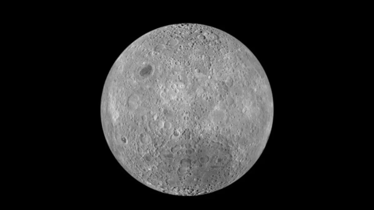 NASA difunde primera imagen completa de la cara oculta de la Luna desde Artemis II
