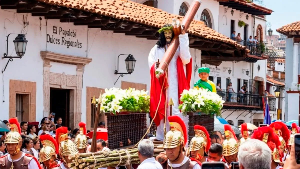 Taxco se llena de turistas y fieles en procesión de Viernes Santo