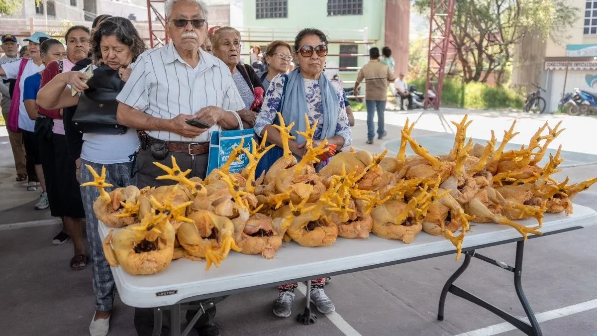 Mil familias reciben pollo a bajo costo en colonias de Chilpancingo