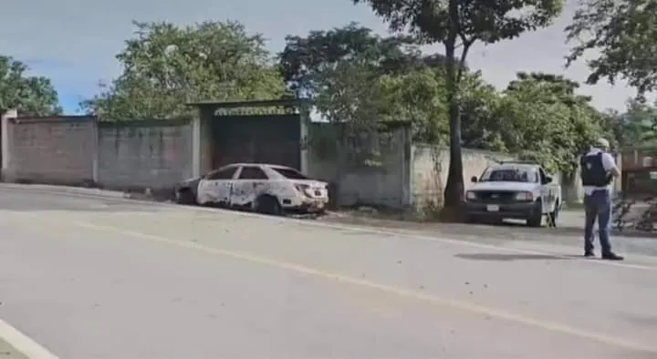 Incendian un auto y atacan una casa en Chilpancingo 