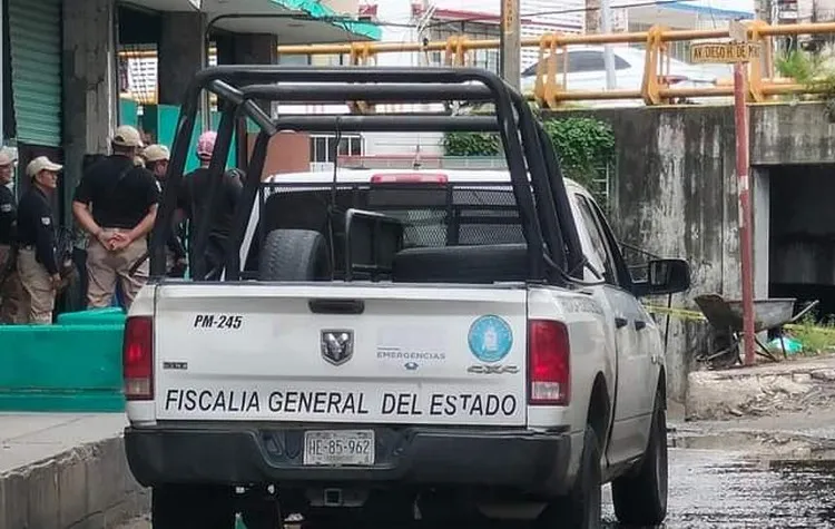 Hallan cuerpo en canal de aguas negras en La Fábrica de Acapulco