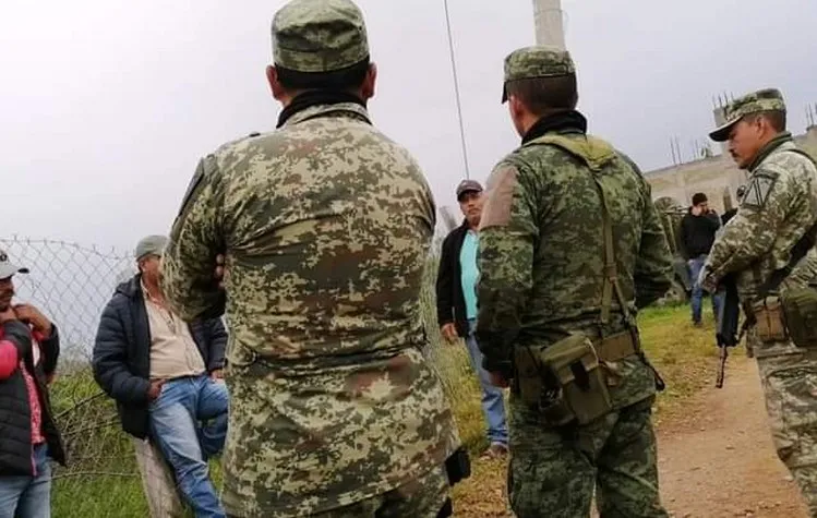 Habitantes de Pueblo Viejo, Guerrero, agreden a militares