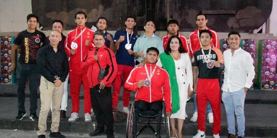 Reciben atletas de Chilpancingo medallas al mérito deportivo 