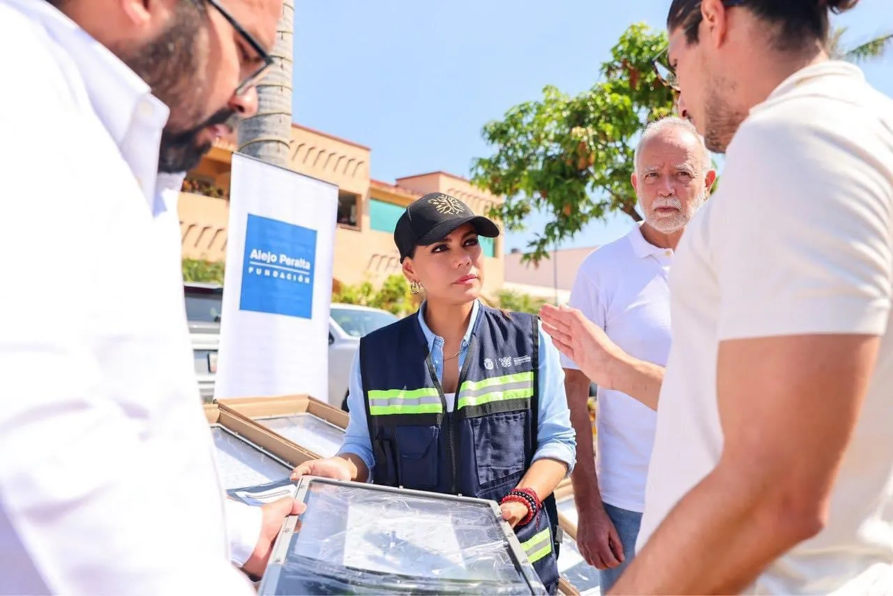 Recibe la gobernadora Evelyn Salgado donativo de IUSA y Fundación Alejo Peralta