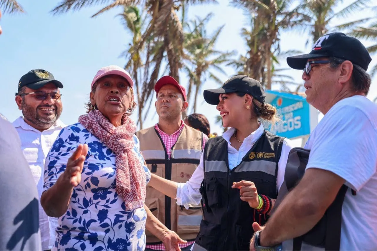 Supervisa Evelyn Salgado las jornadas de limpieza en Playa Bonfil