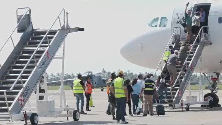 Casi 13 mil personas han salido de Acapulco con ayuda del puente humanitario 