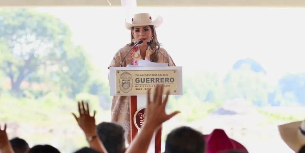 Entrega Evelyn dos obras en Cutzamala y Coyuca de Catalán con inversión de 25 mdp 