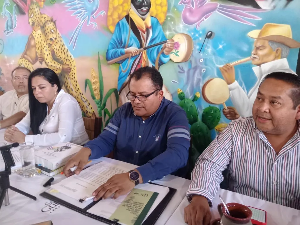 Denuncian presuntos despidos injustificados en la FGE; exigen reinstalación