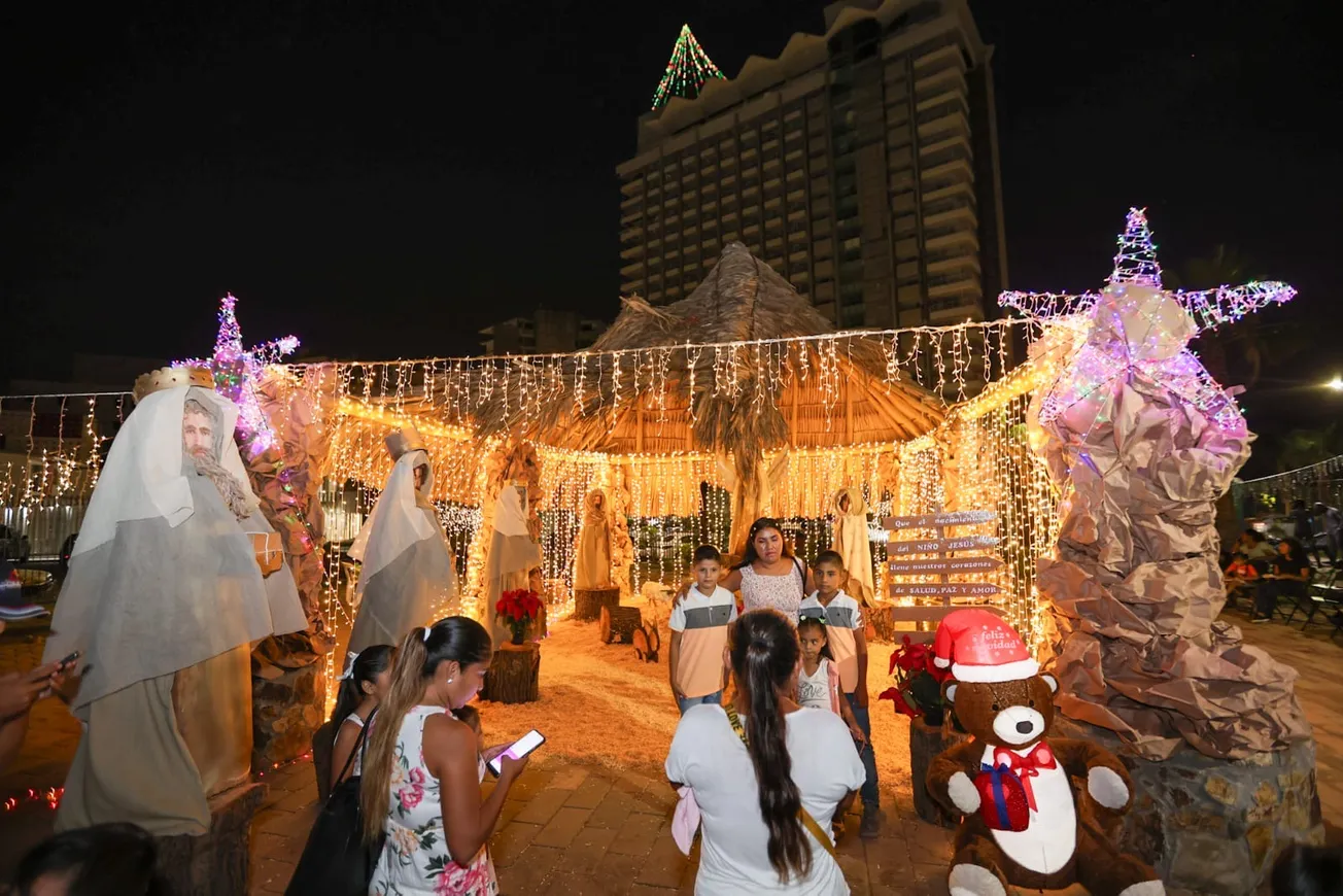 Regresa la alegría al Parque Papagayo con el encendido de la Villa Navideña 