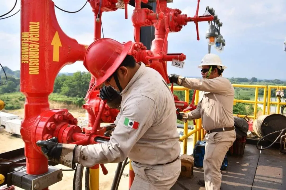 Tiene Pemex más reservas y menos deuda, informan en la mañanera