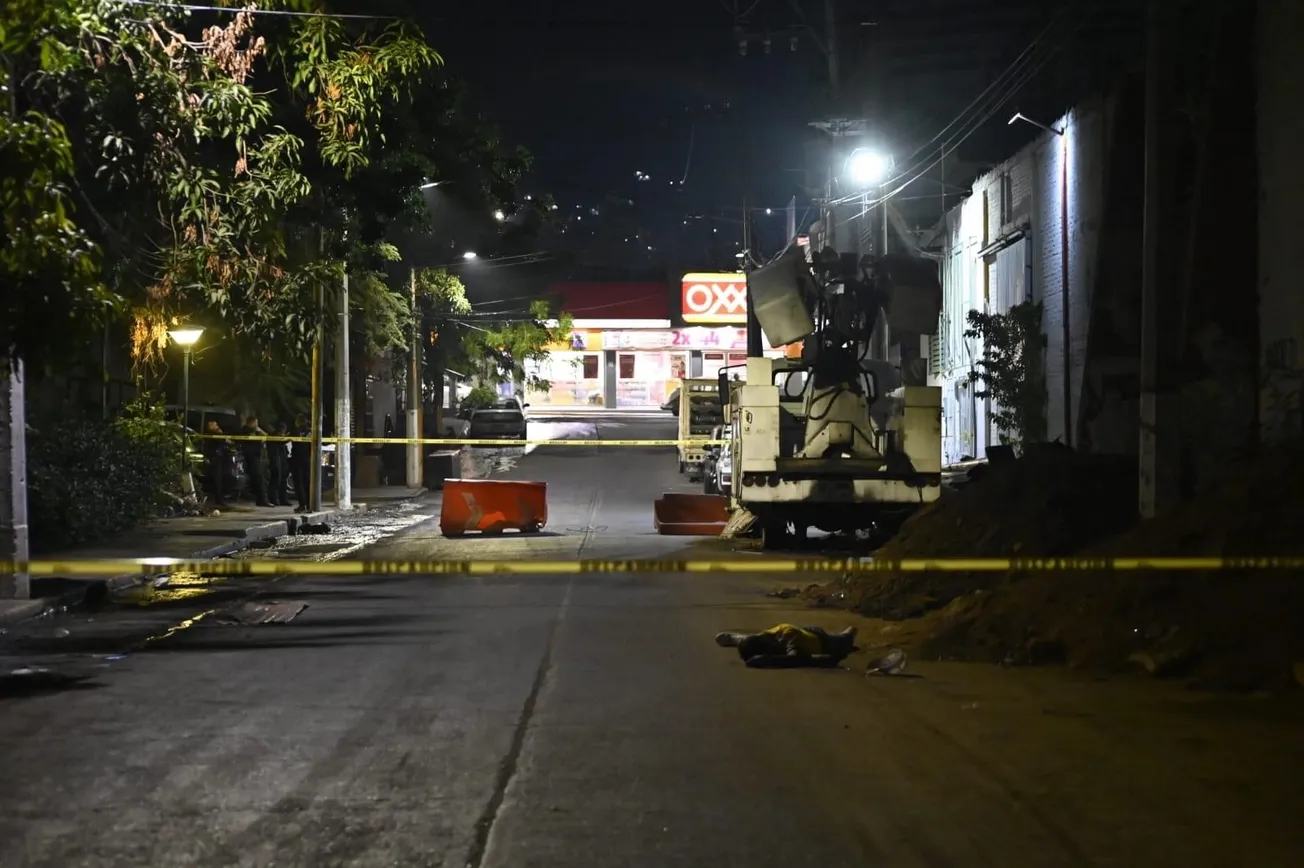 En noche violenta asesinan a una mujer y cuatro hombres en Acapulco