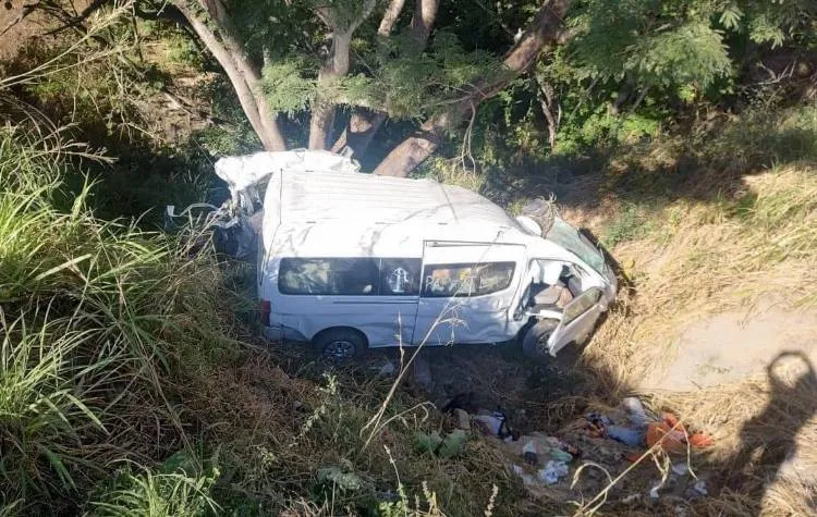 Fallecen tres servidores de la nación en la Autopista del Sol