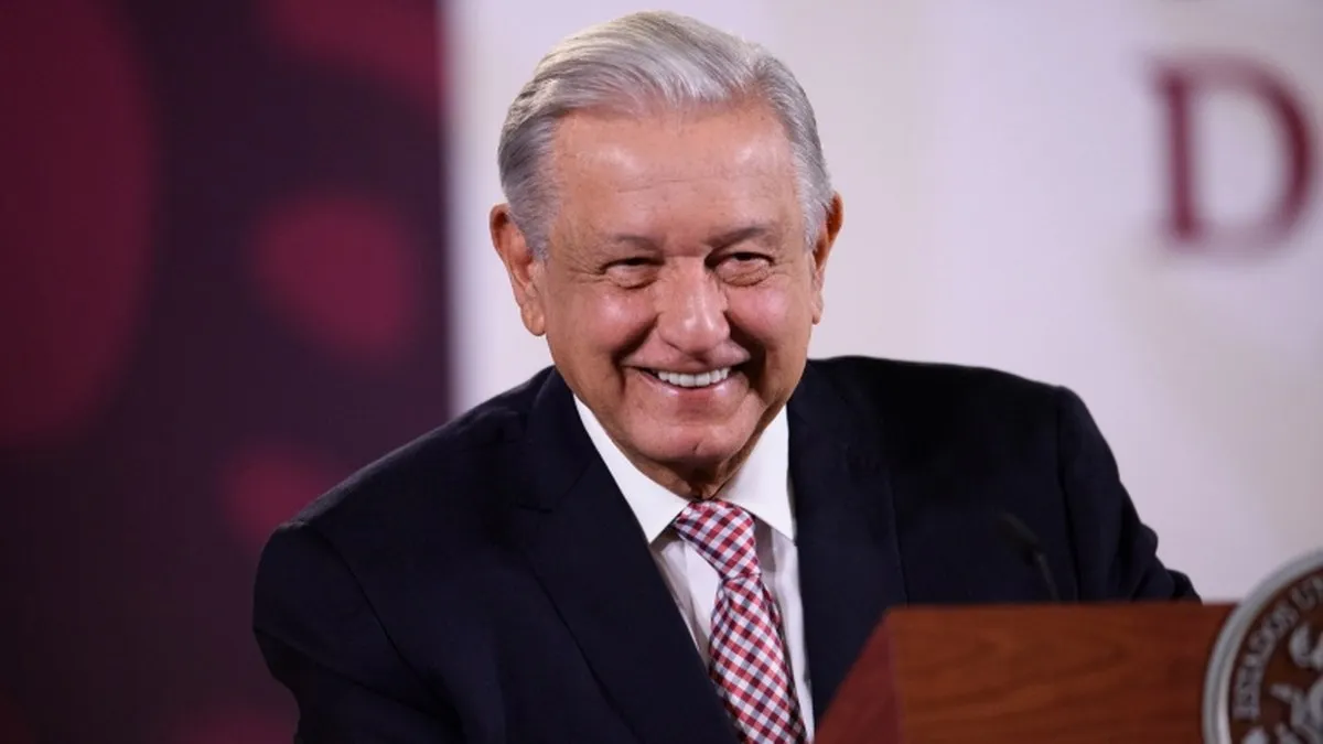 AMLO recita poemas en gira por Hidalgo y Veracruz mientras revisa faltantes en Salud