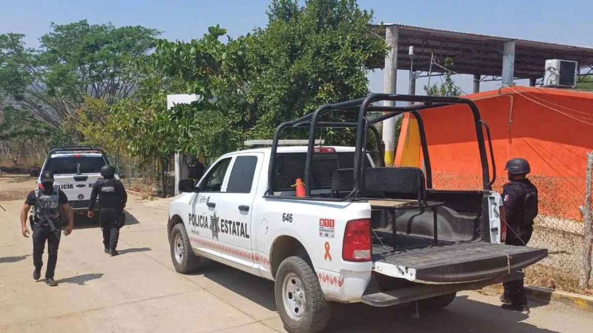 Denuncian que comando robó autos a maestros en Guerrero