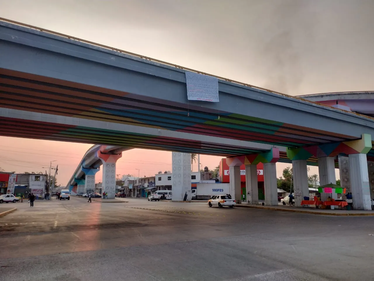 GN detiene a dos hombres cuando colgaban “narcomantas” en Acapulco 