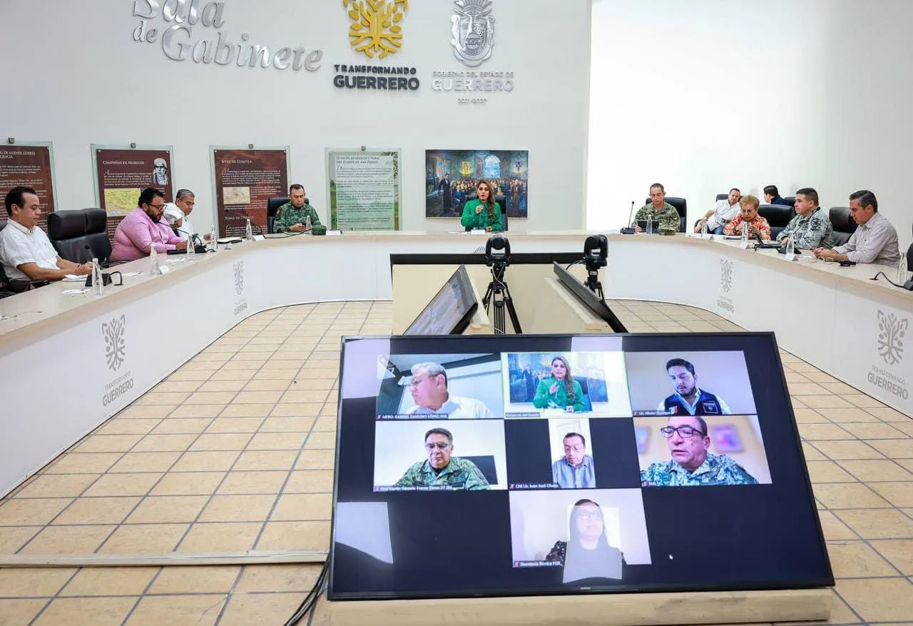 Gobierno de Evelyn Salgado atiende a víctimas de explosión en el zócalo de Acapulco 